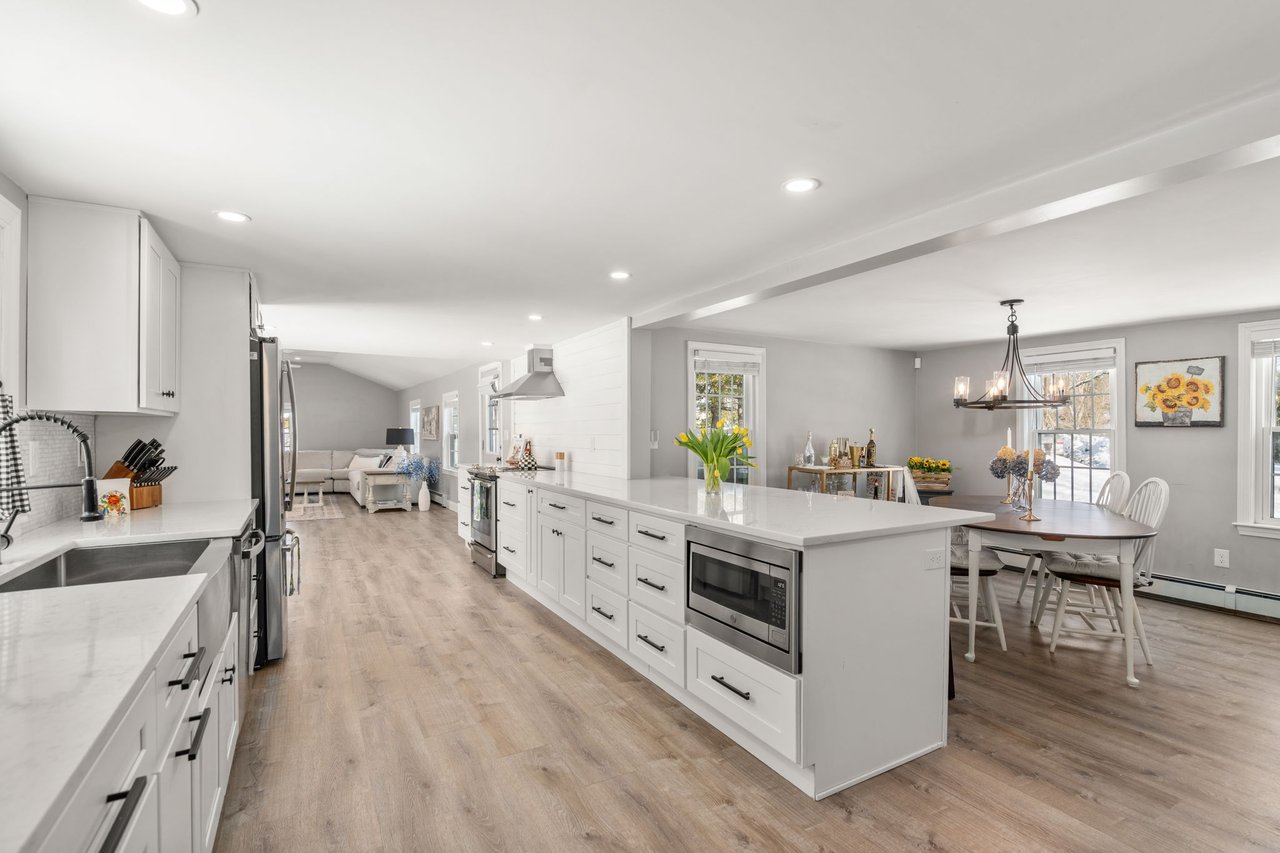 Adorable Farmhouse Right Off Route 3 in Hanover 