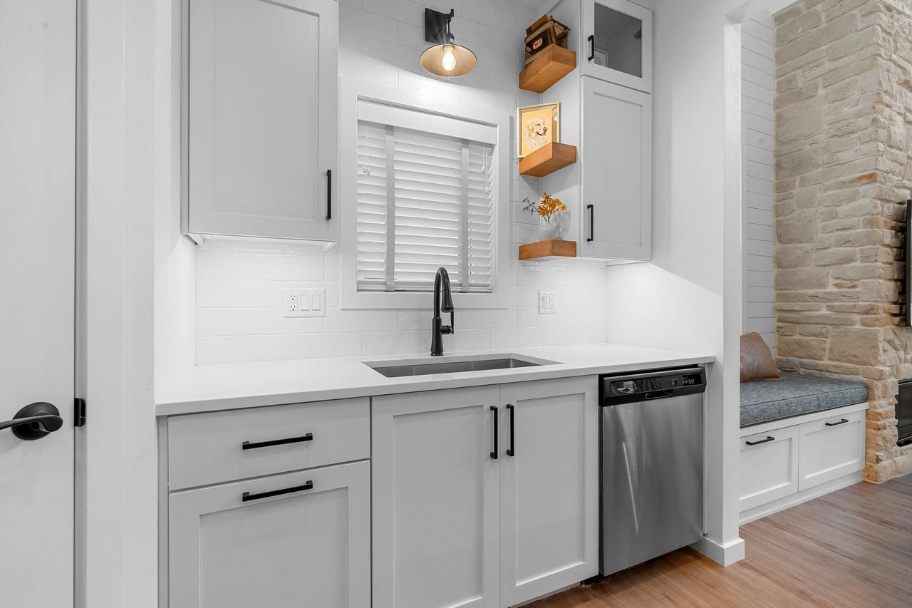 Ellis Hills - Howard Condo