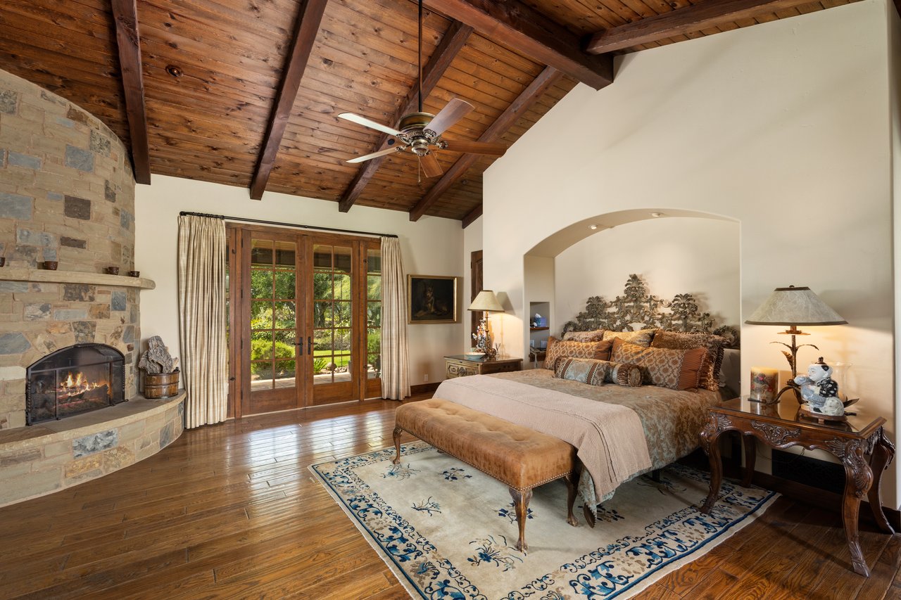 Hacienda-Style Retreat with Breathtaking Mountain Views