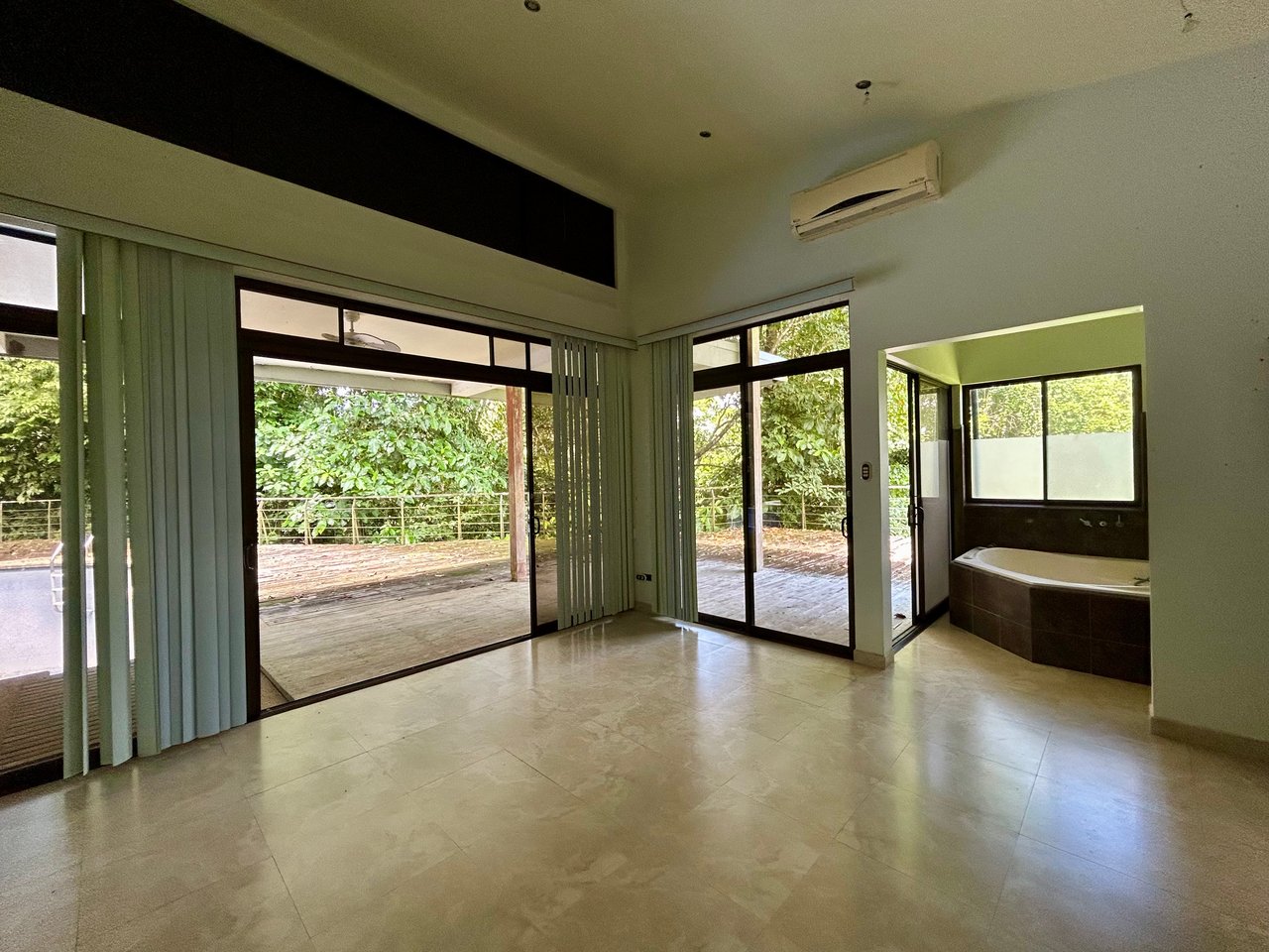Fixer-Upper Home with an studio Office in Palmar Norte on a 4-Hectare Property