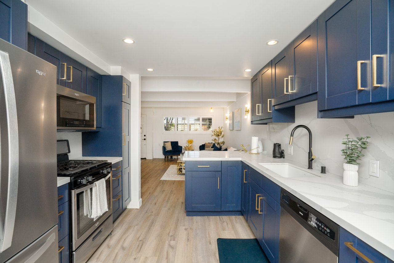 4040 Grand View Blvd #7