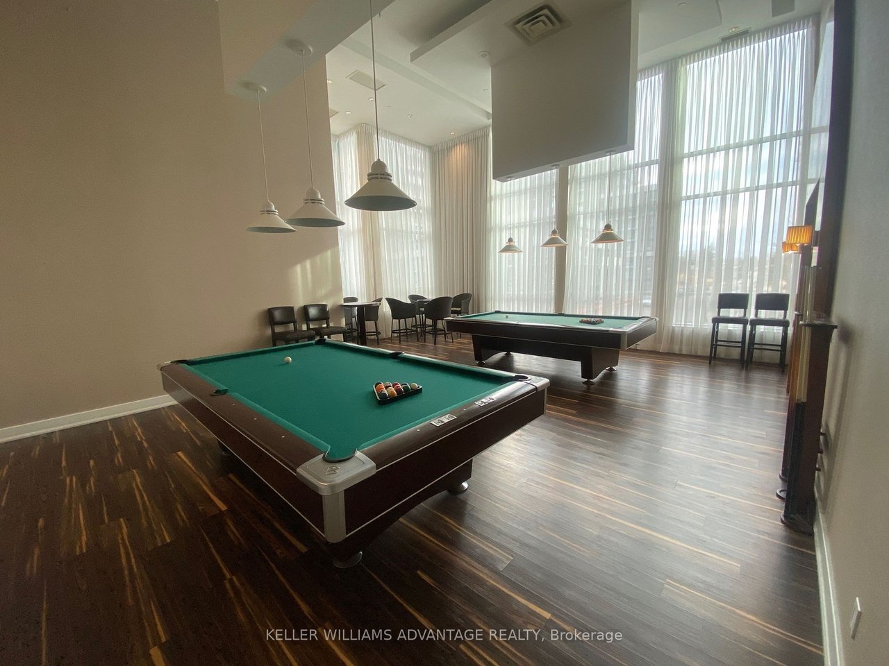 BREATHTAKING PENTHOUSE VIEWS