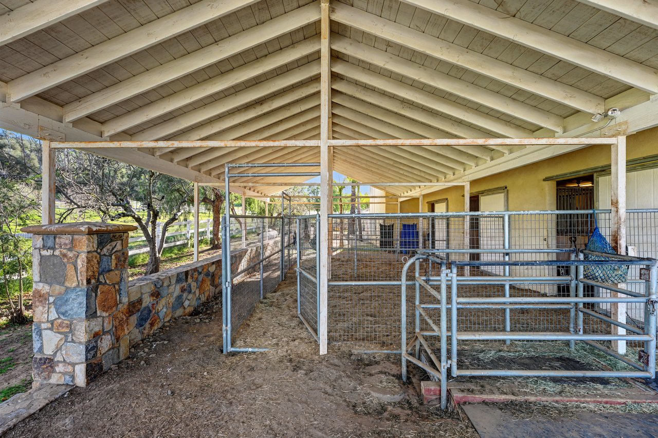 40801 Avenida La Cresta