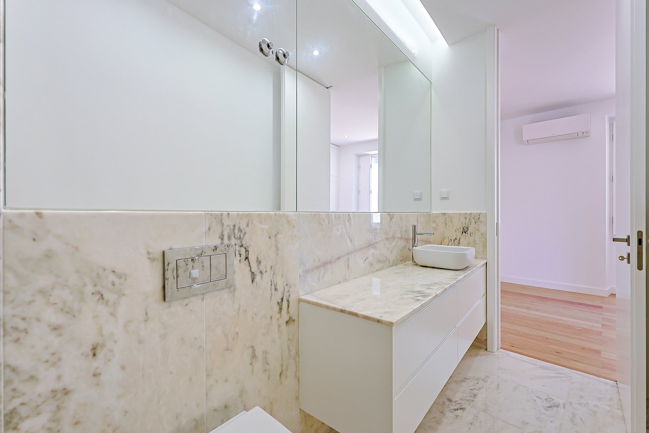 Elegant New T2 Apartment with Two Suites in Monte Estoril