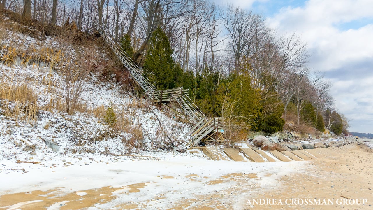 6919 Bendemeer Drive