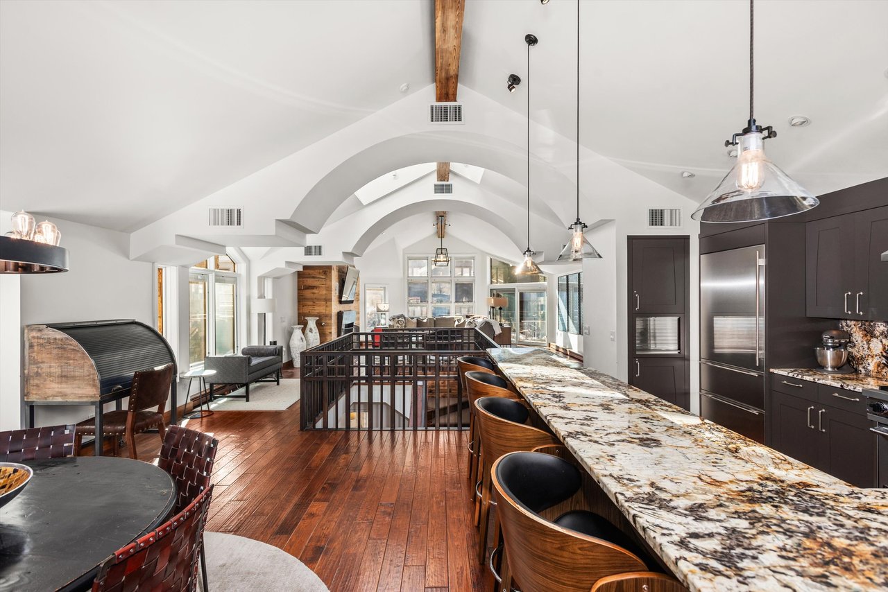 Aspen Core Luxury: Walk to the Gondola from this Spacious Townhome