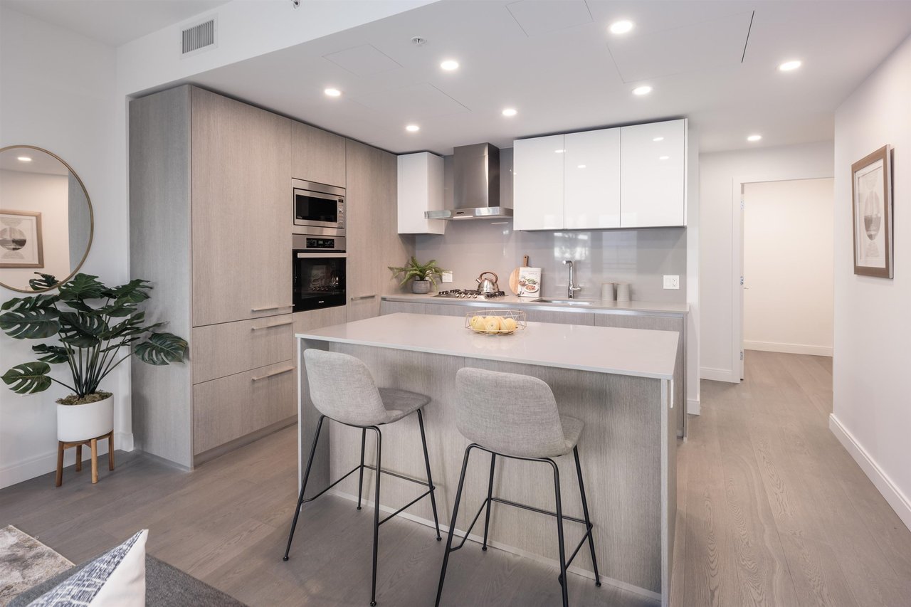 4932 Cambie St, #204