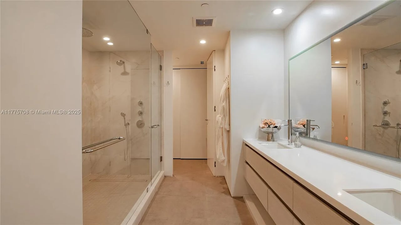 100 S Pointe Dr #1906/07