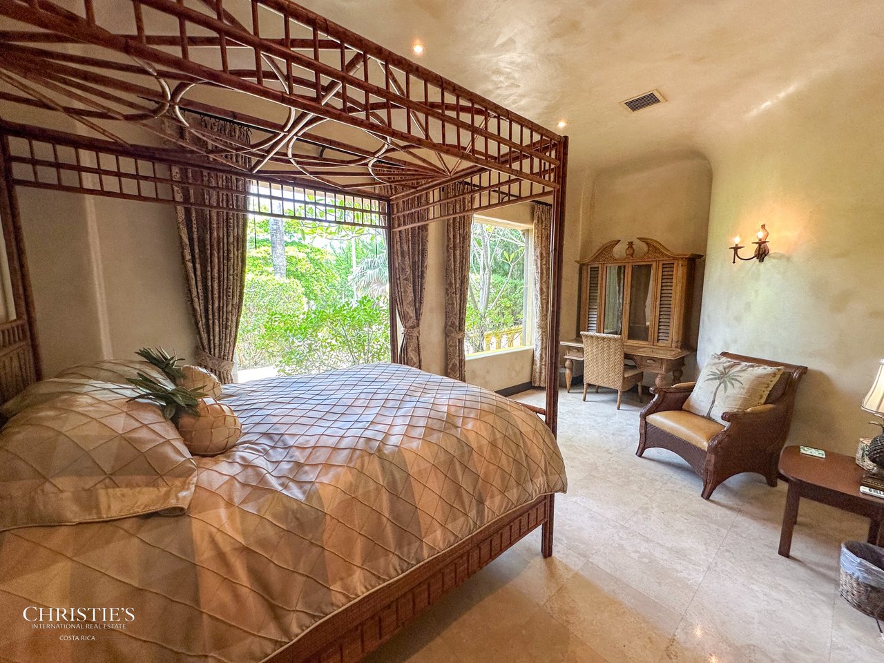 Golf-Front Tuscan-Style Estate – Villa Tuscana