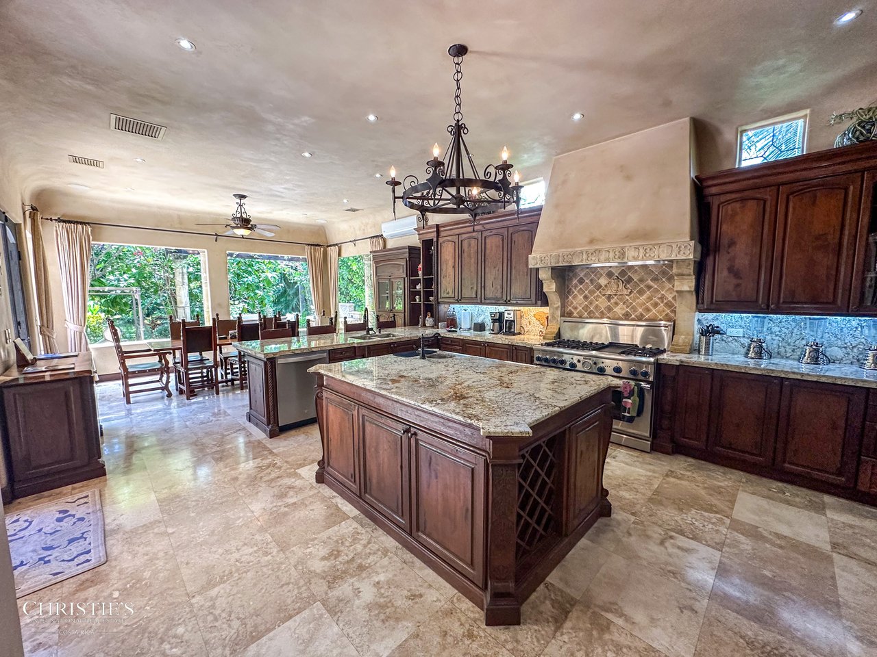 Golf-Front Tuscan-Style Estate – Villa Tuscana