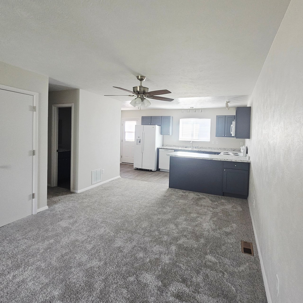 2 Bed 1.5 Bath Townhome Lakewood