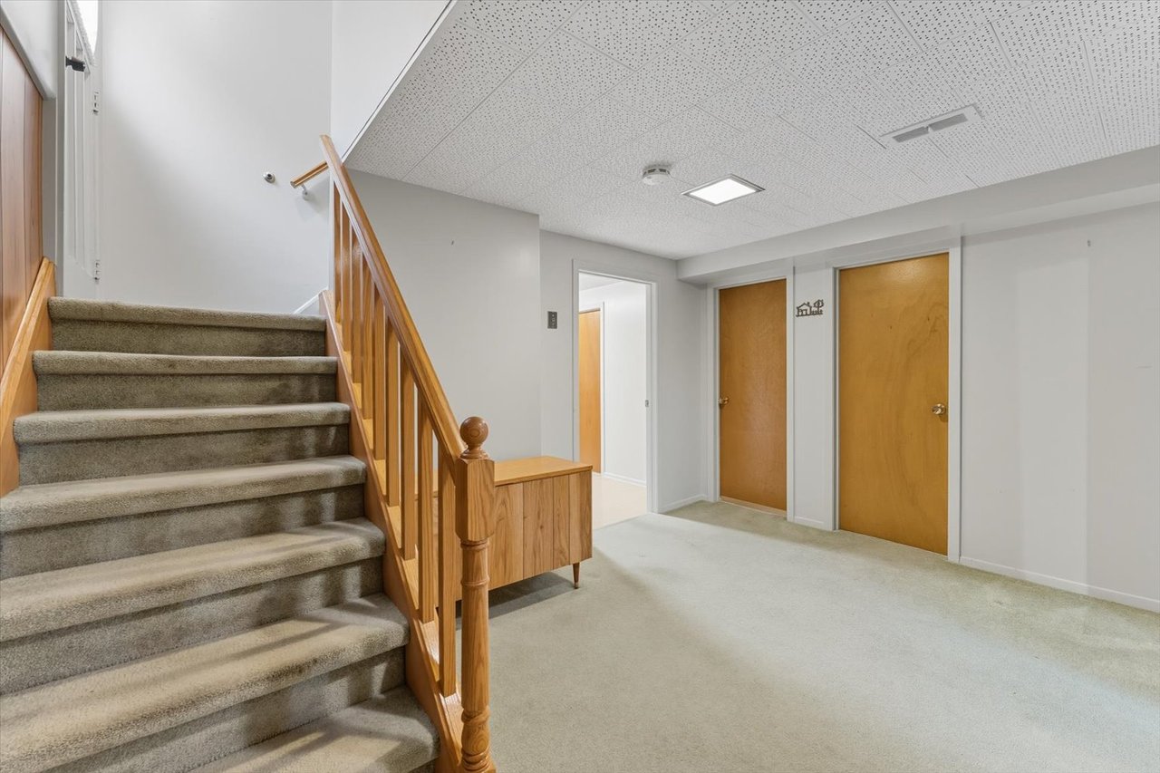 6 Berryton Ave