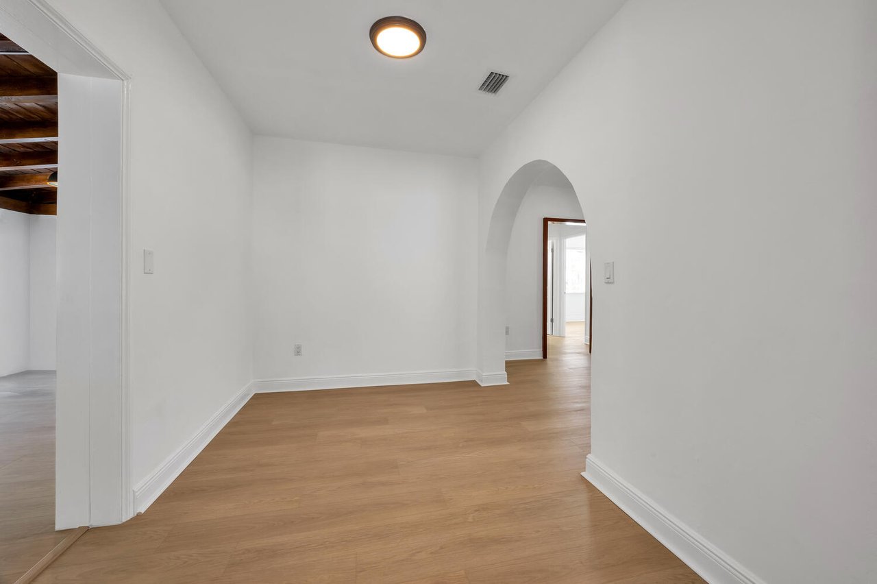 Move-In Ready in The Roads