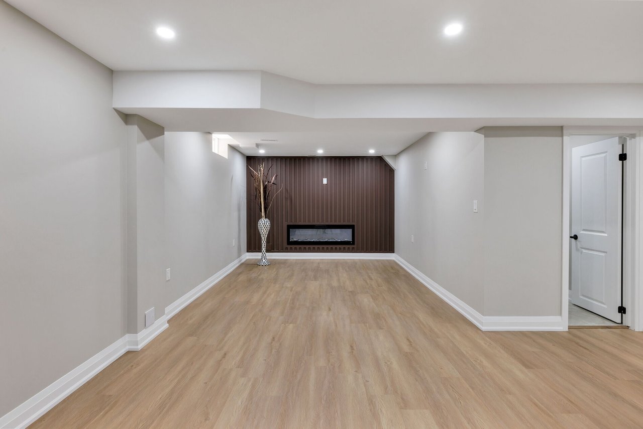 2202 Brookhaven Crescent