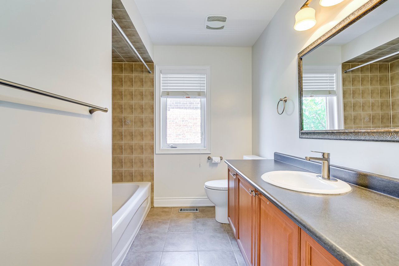 1152 Jezero Cres