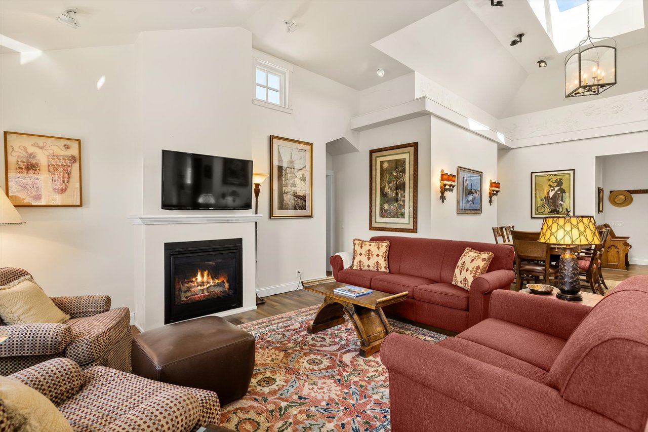 Charming Home with Spectacular Mountain Views