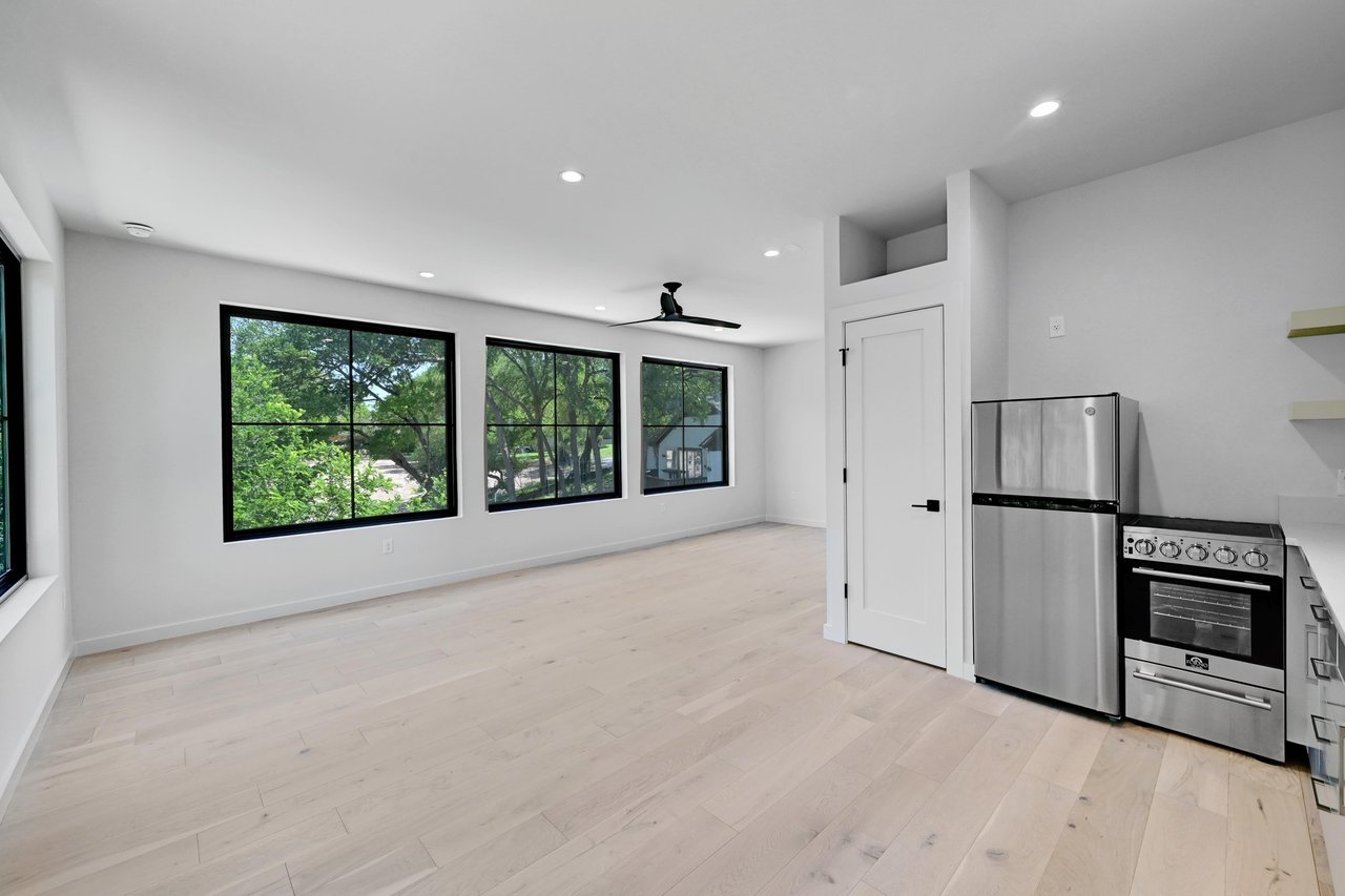 2001 Circle Haven