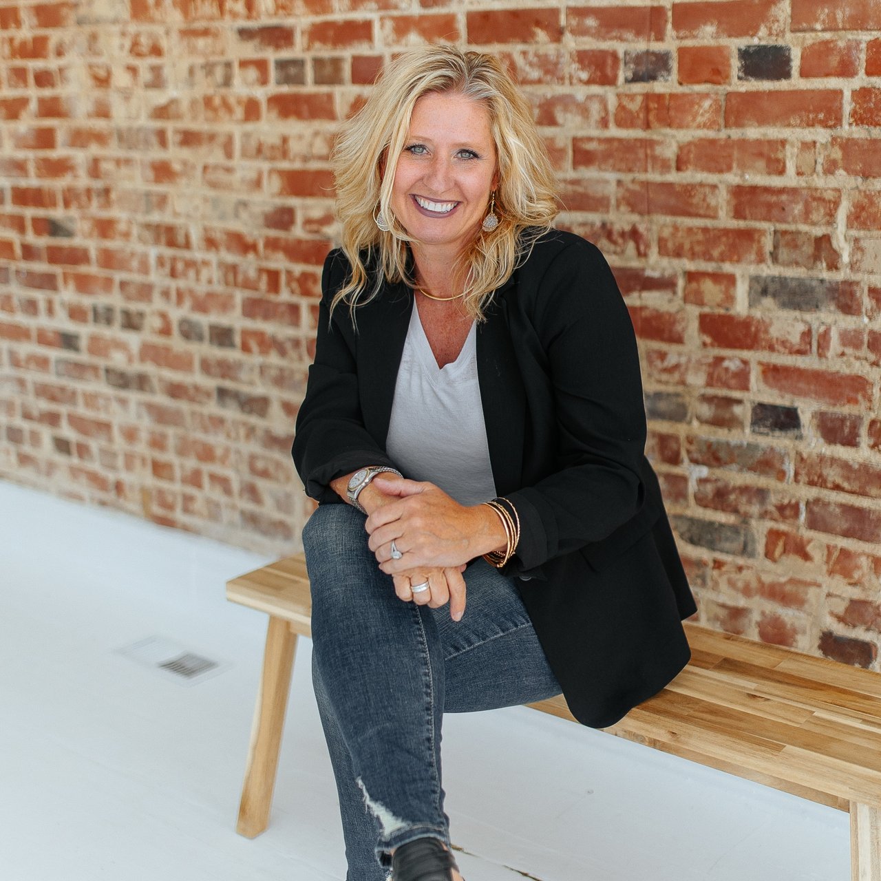 Debbie Long Cincinnati, OH Real Estate Agent Headshot