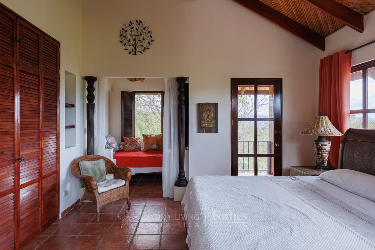 20875 - Villa Plumeria: Atenas, 3.8 Ha with Pool, Coffee Plantation & Views