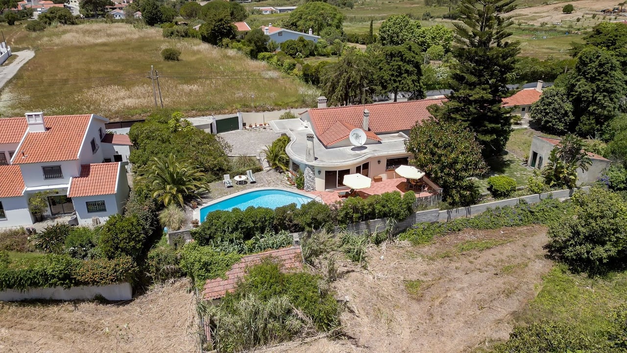Exclusive Family Villa with Expansive Gardens Near Sintra’s UNESCO Heritage Centre