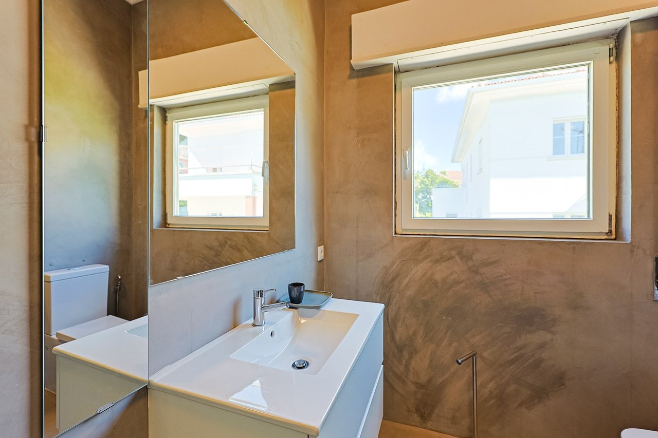 Stylish Renovated 5-Bedroom Villa with Pool in Monte Estoril’s Prestigious Avenida de Portugal