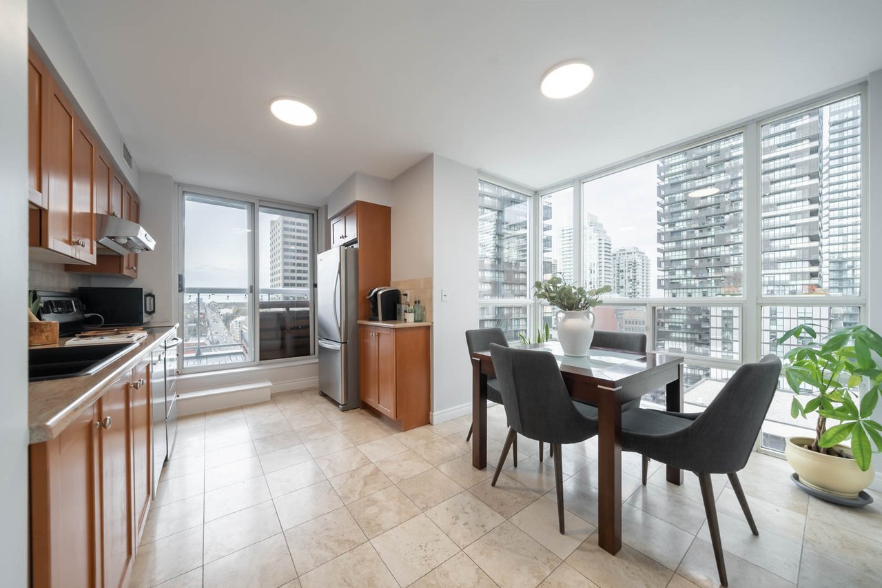 43 Eglinton Ave E Unit 1902 