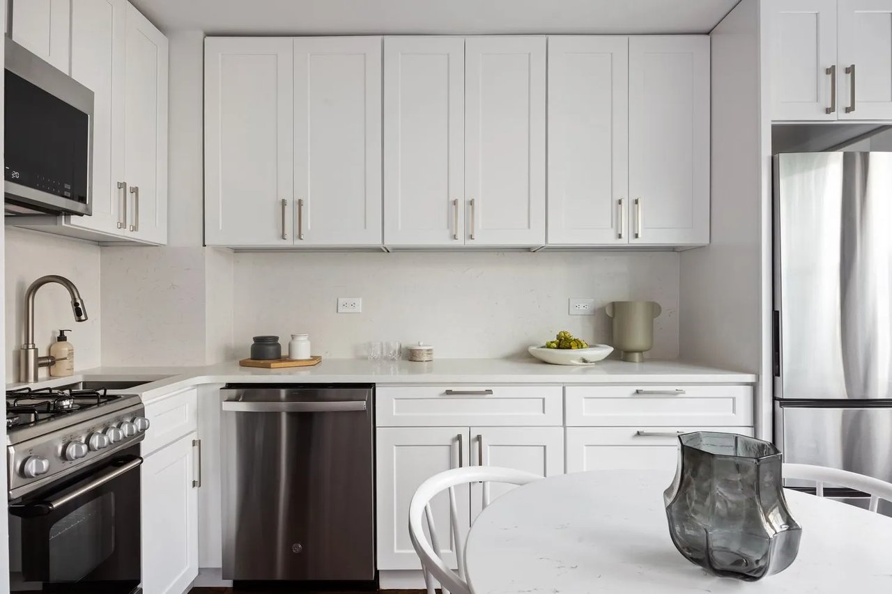 166 East 35th Street Unit: 5F