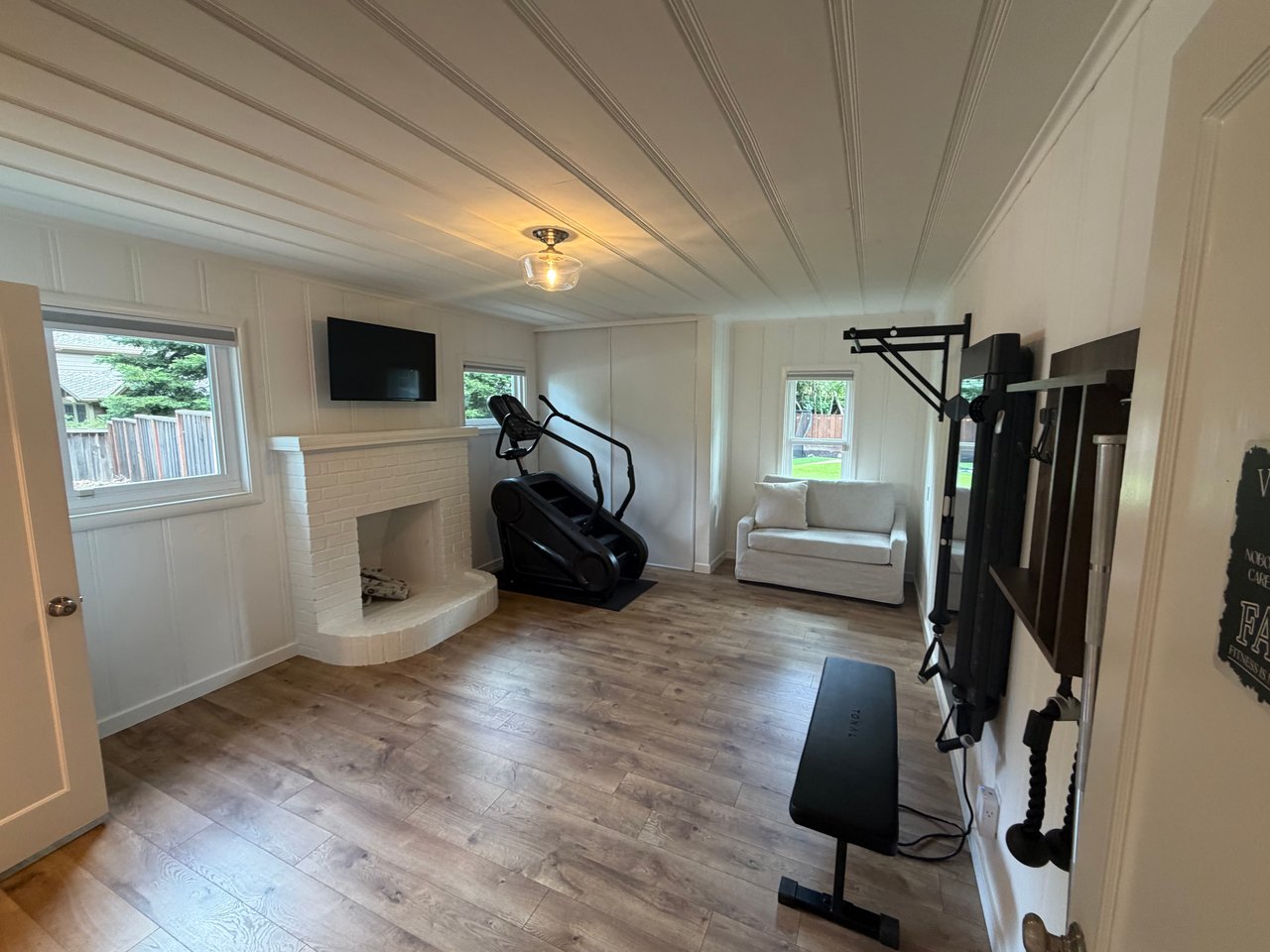 Exclusive Listing - 786 Los Palos Manor
