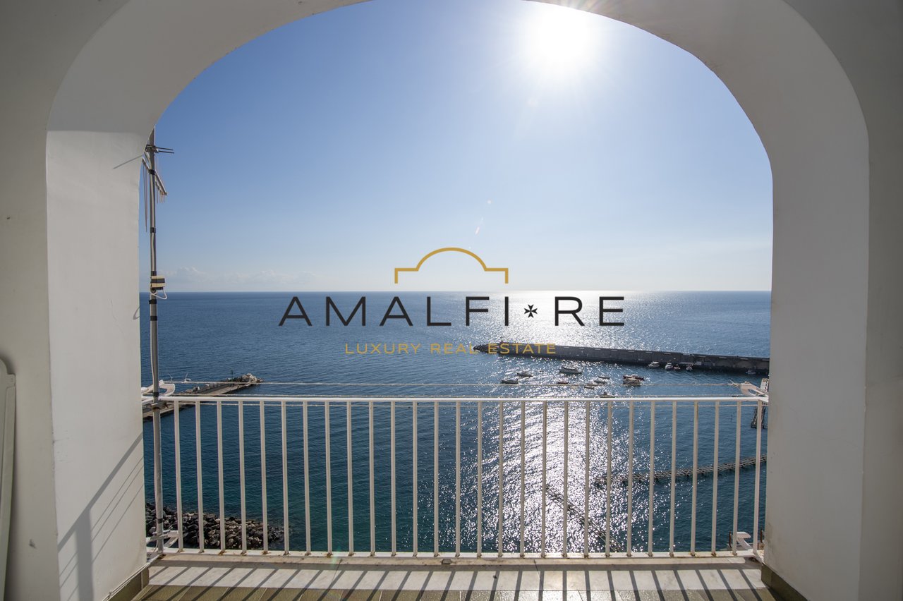 Seafront Apartment in Amalfi Center