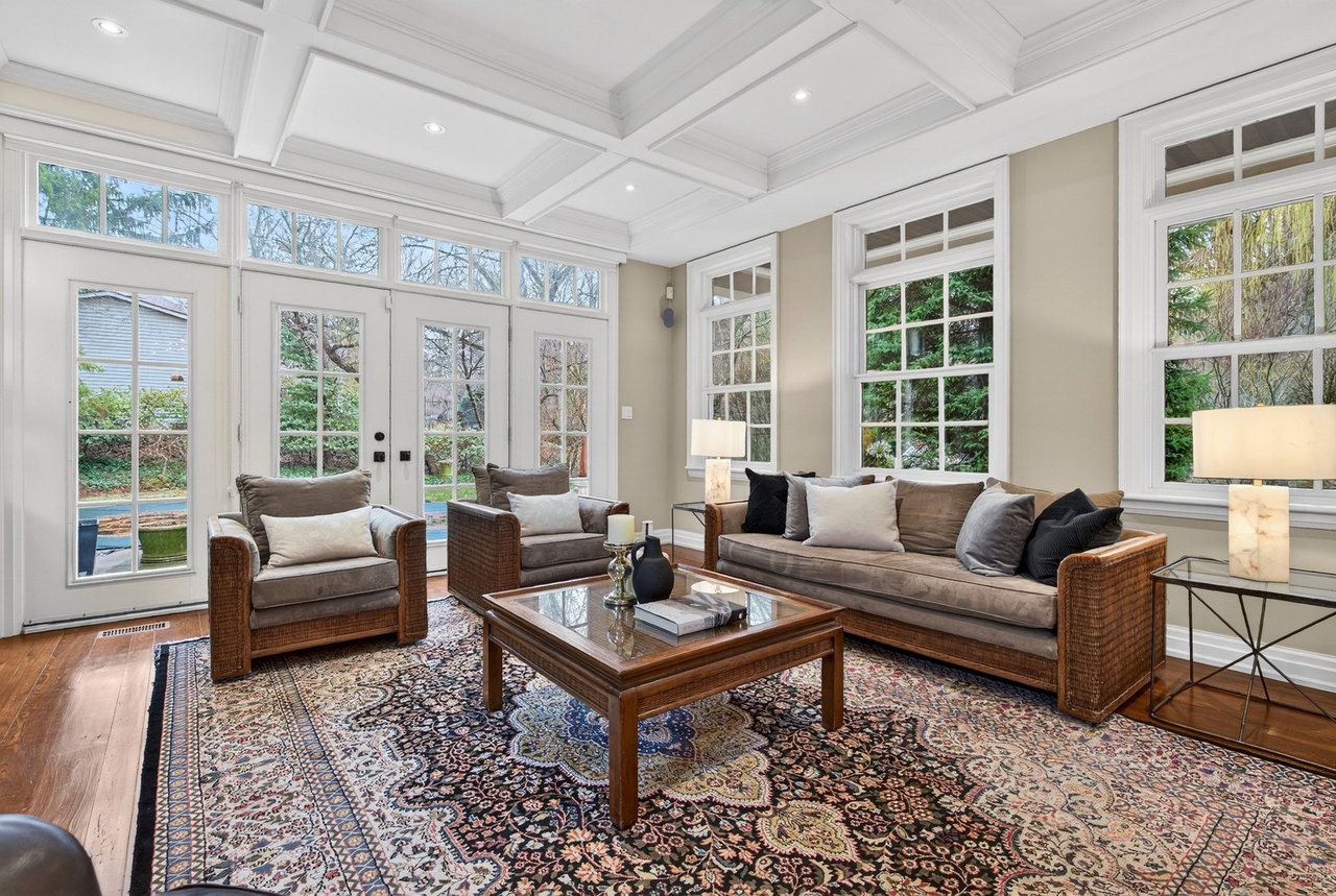  Aldershot Lakeside Elegance