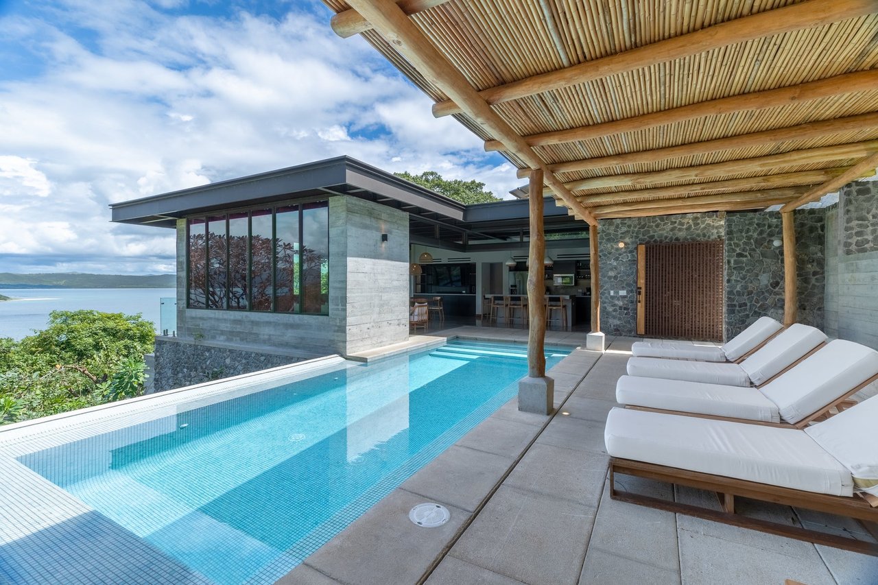 Modern Tropical Ocean View Bay Villa in Costa Elena