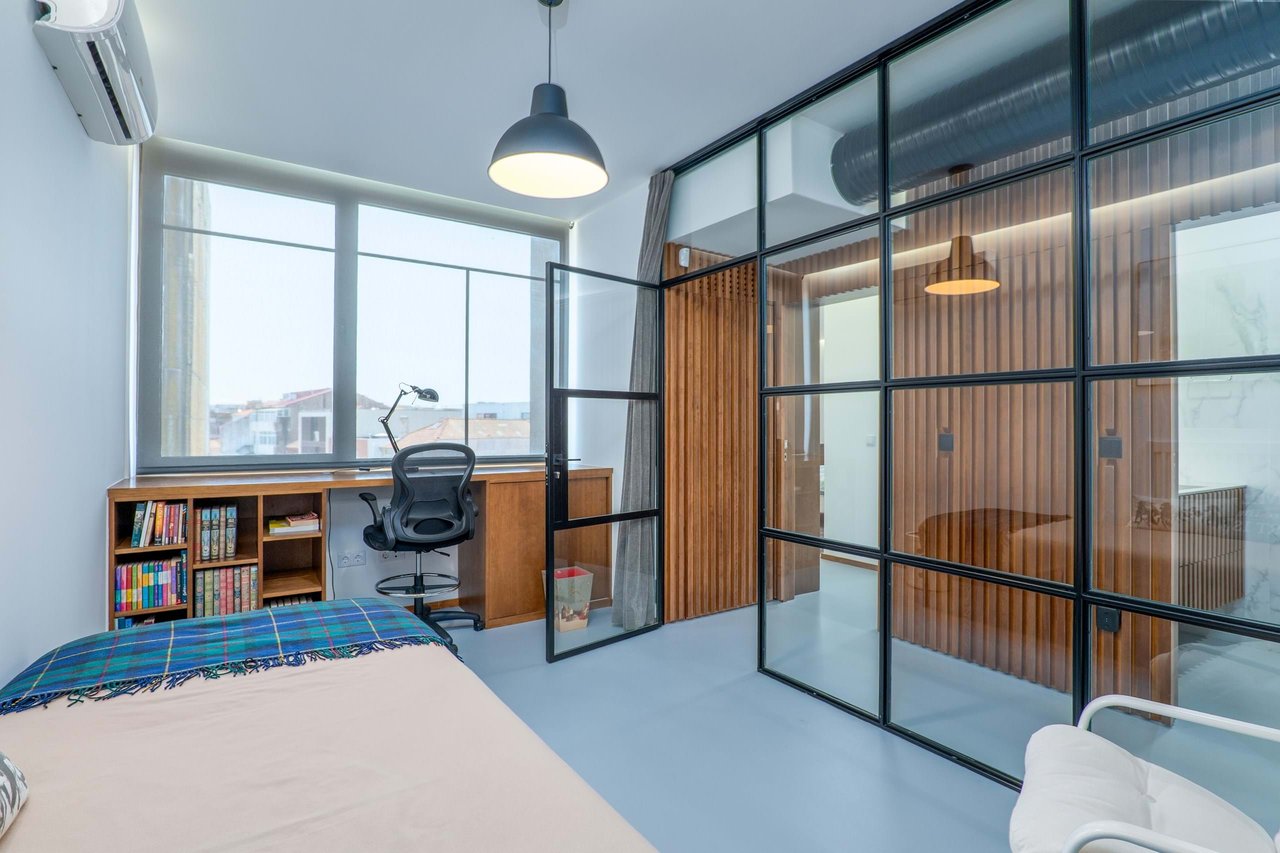 2 Bedroom + 1 Loft with Harbor Views in Central Matosinhos
