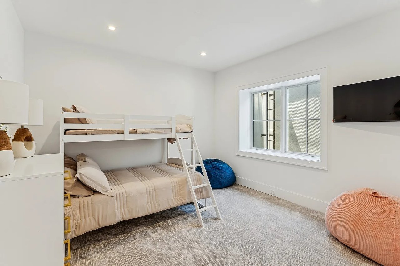 66 Shinnecock Hills Rd