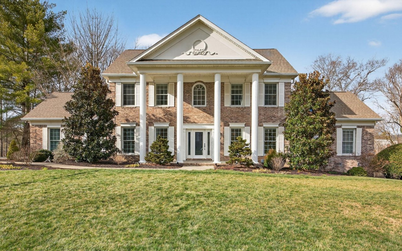 Wallace Luxury Spotlight | 20 Palisades Parkway Oak Ridge, TN 37830