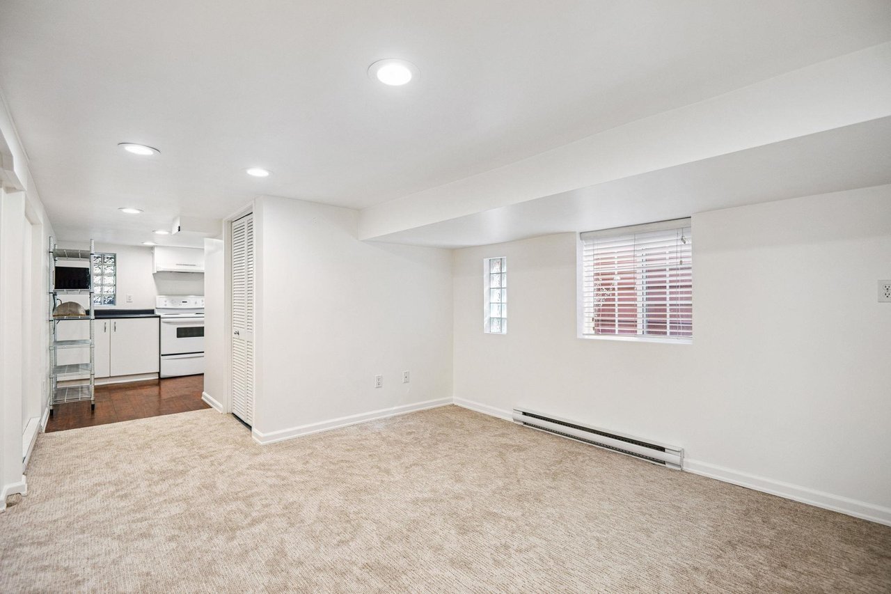4533 W 8th Ave
