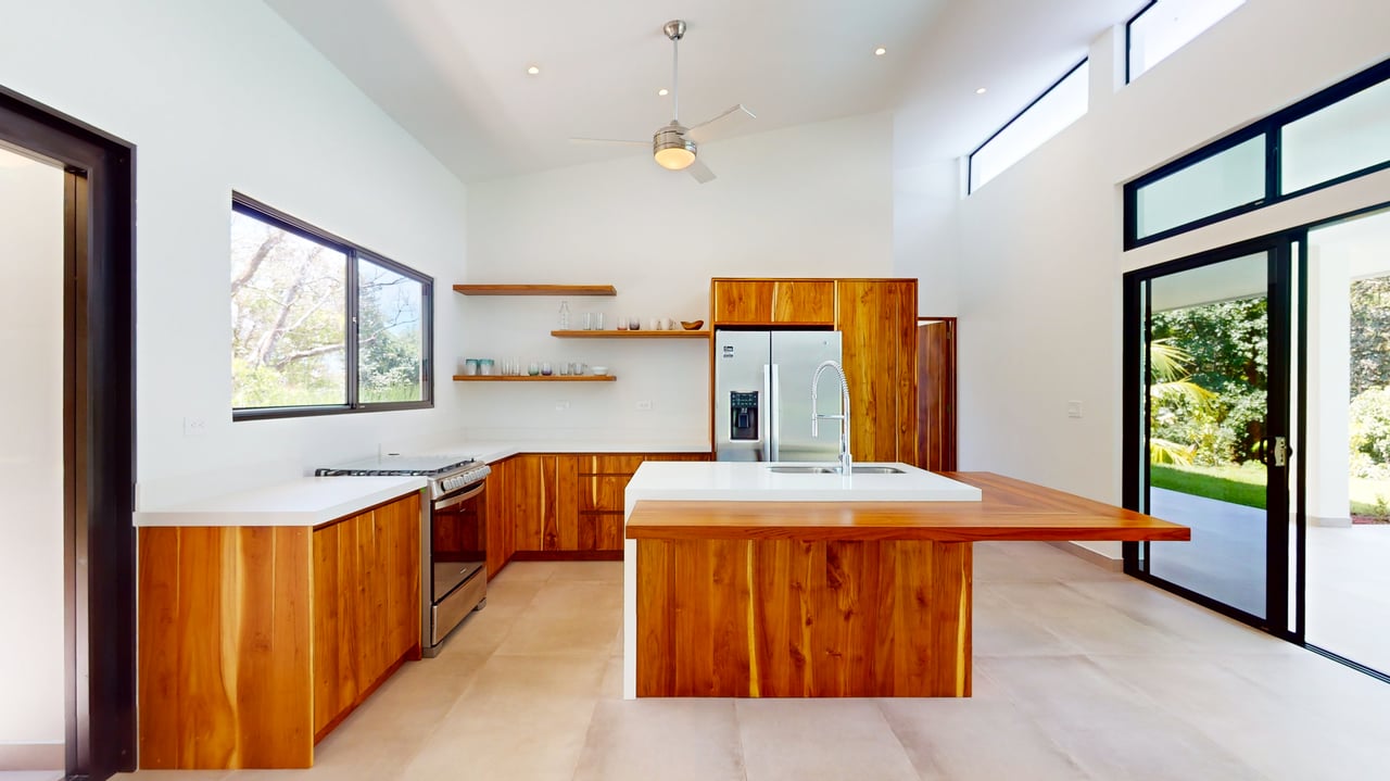 Exquisite Modern Retreat with Ocean and Mountain Views in Ojochal, Costa Rica