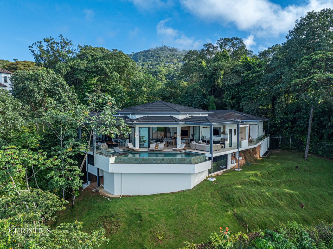 Luxury Estate in Escaleras — 5.5 Acres Majesty of Incredible Ocean Views 