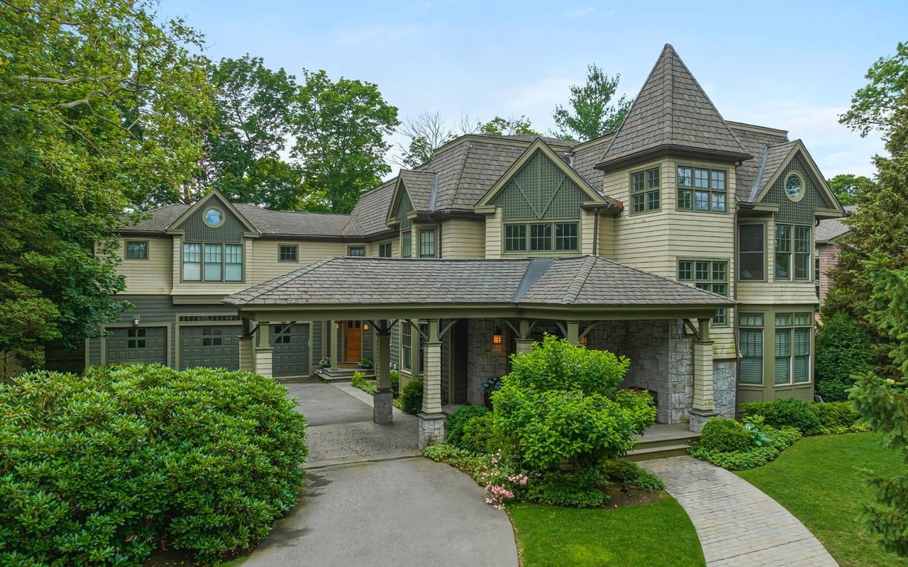 Honest Pros and Cons of Living in Chestnut Hill, MA: A Comprehensive Guide