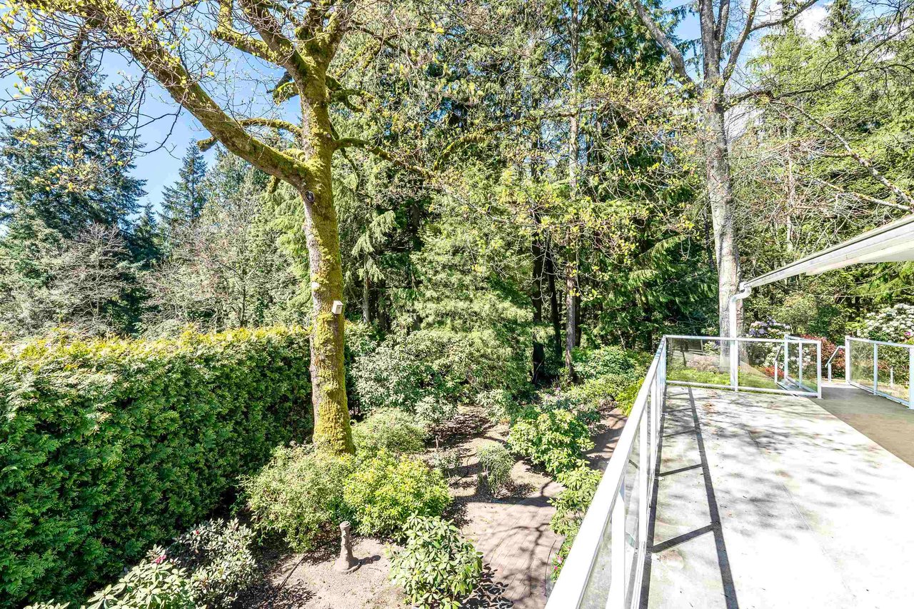 580 Granada Cres