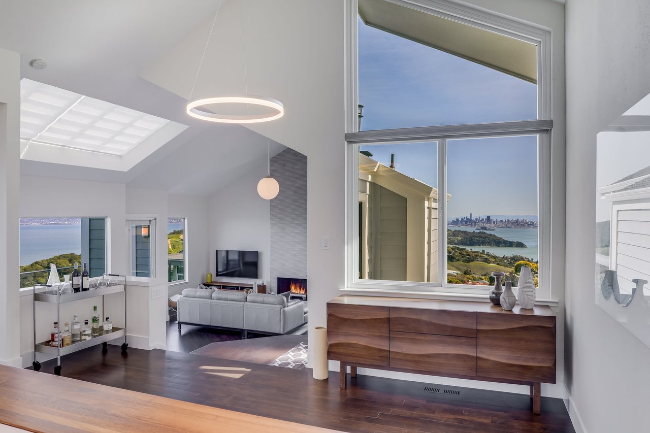 Spectacular Contemporary View Residence 