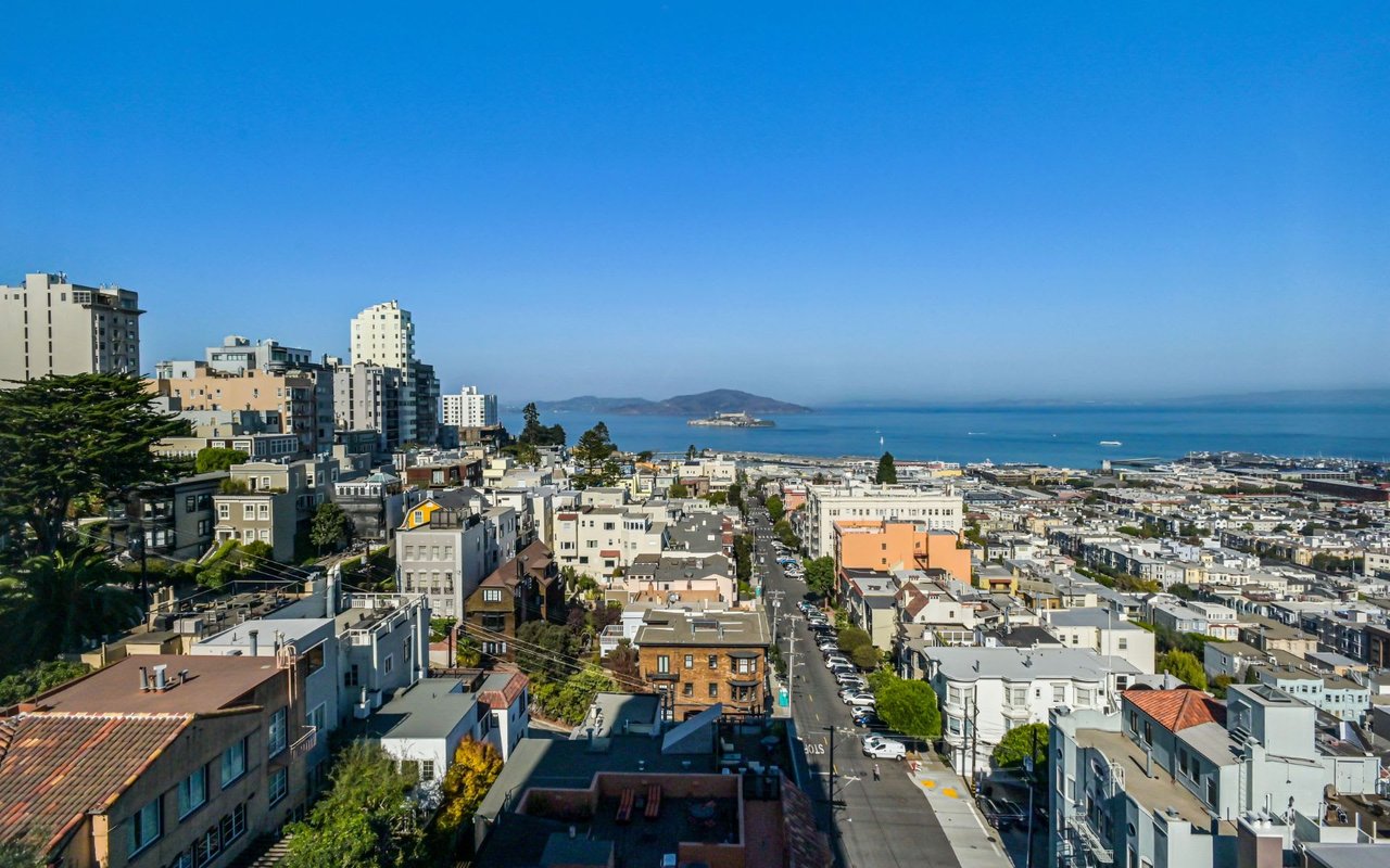  Prestigious Half Floor Apartment on Russian Hill