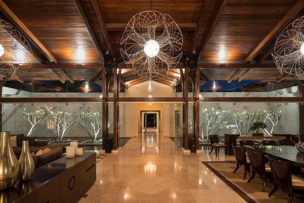 Tropical Single Story Estate, Santa Ana, San Jose