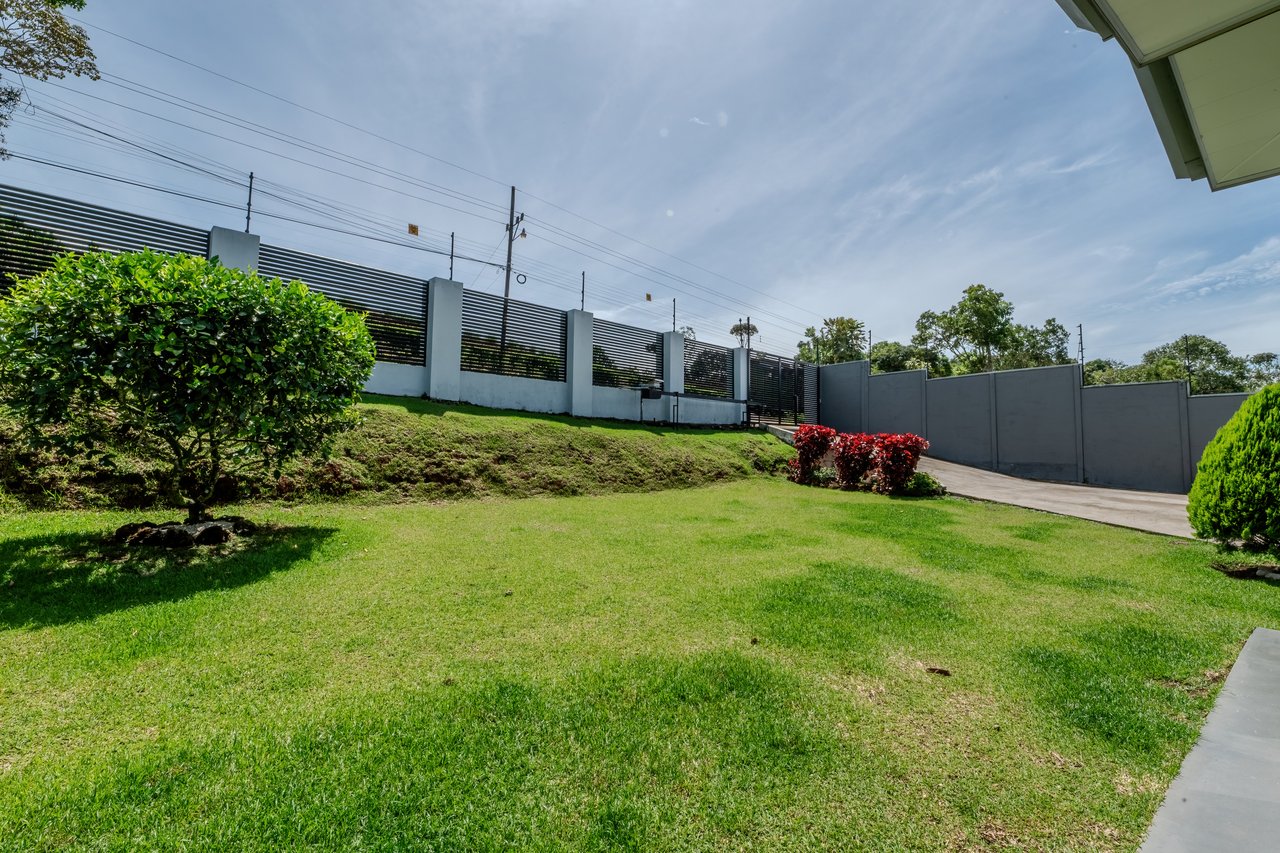 Spacius Home in Pérez Zeledón | 3 bedrooms, 3 Bathrooms 