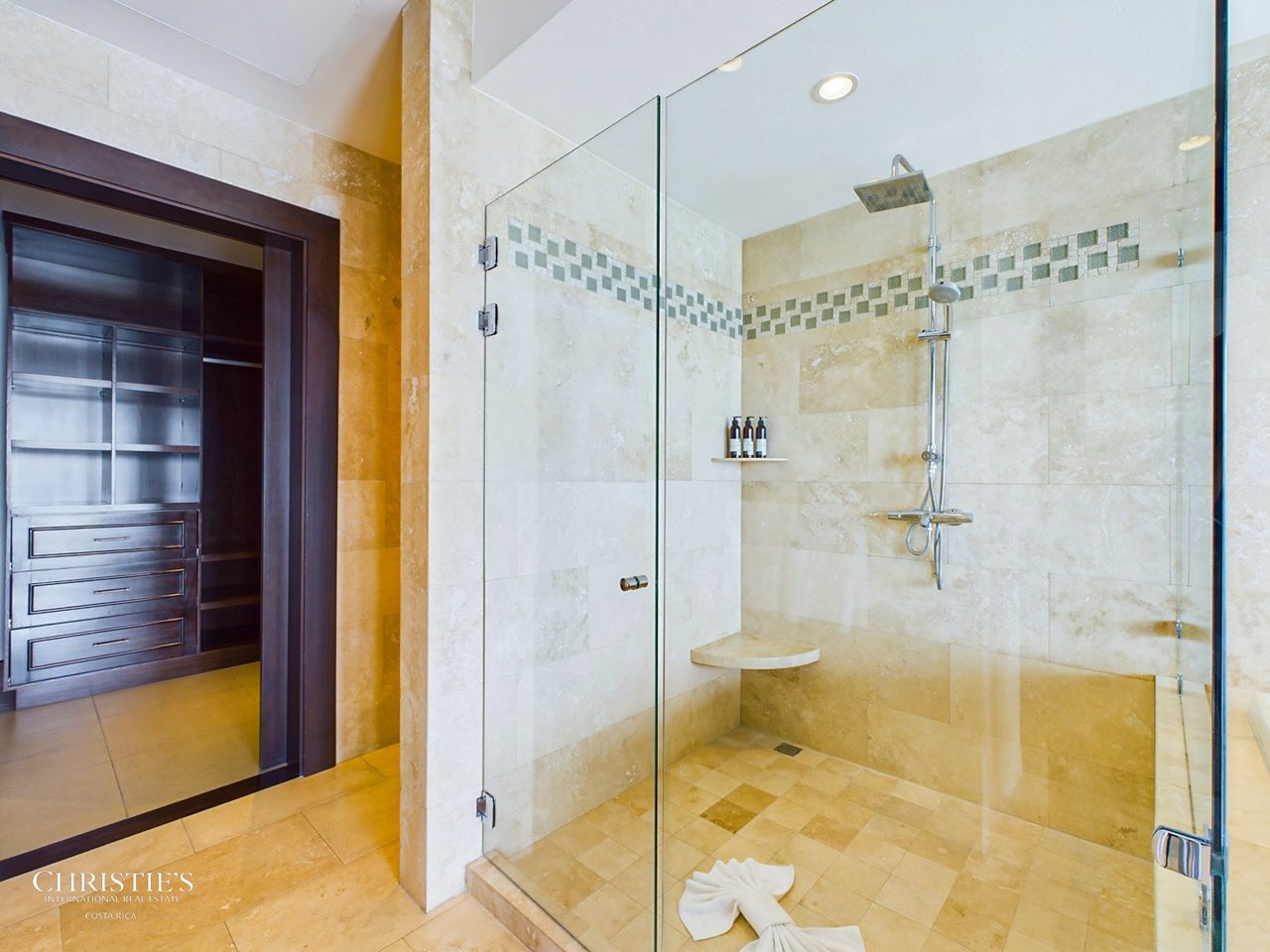360 - 310 Splendor Penthouse