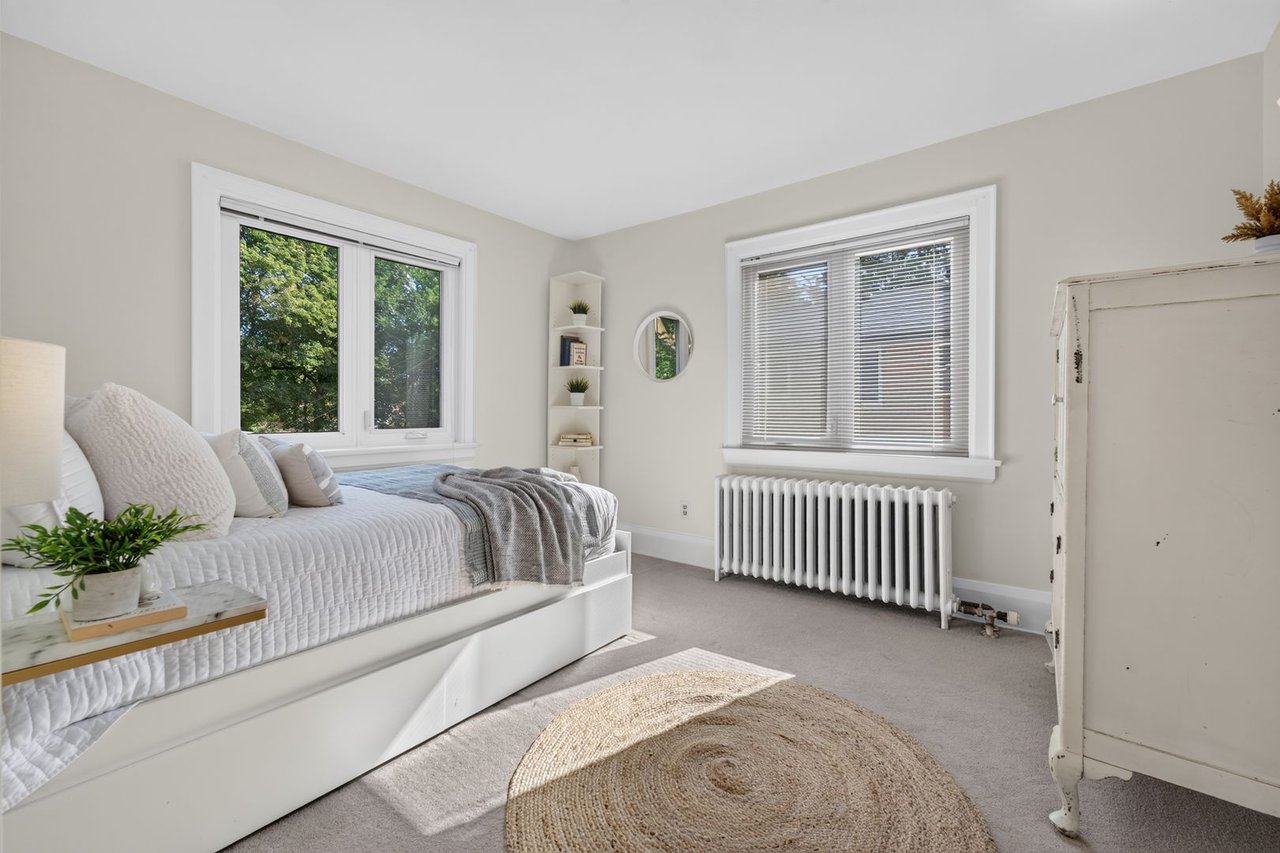 33 Ben Machree Dr
