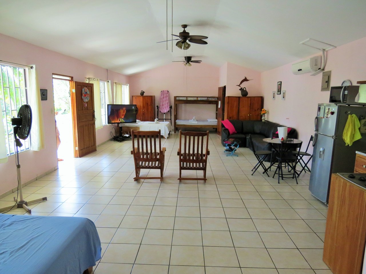 Fully equipped 4 Unit Apartment/Hotel complex 70 meters from the entrance to world-famous Marino Ballena National Park