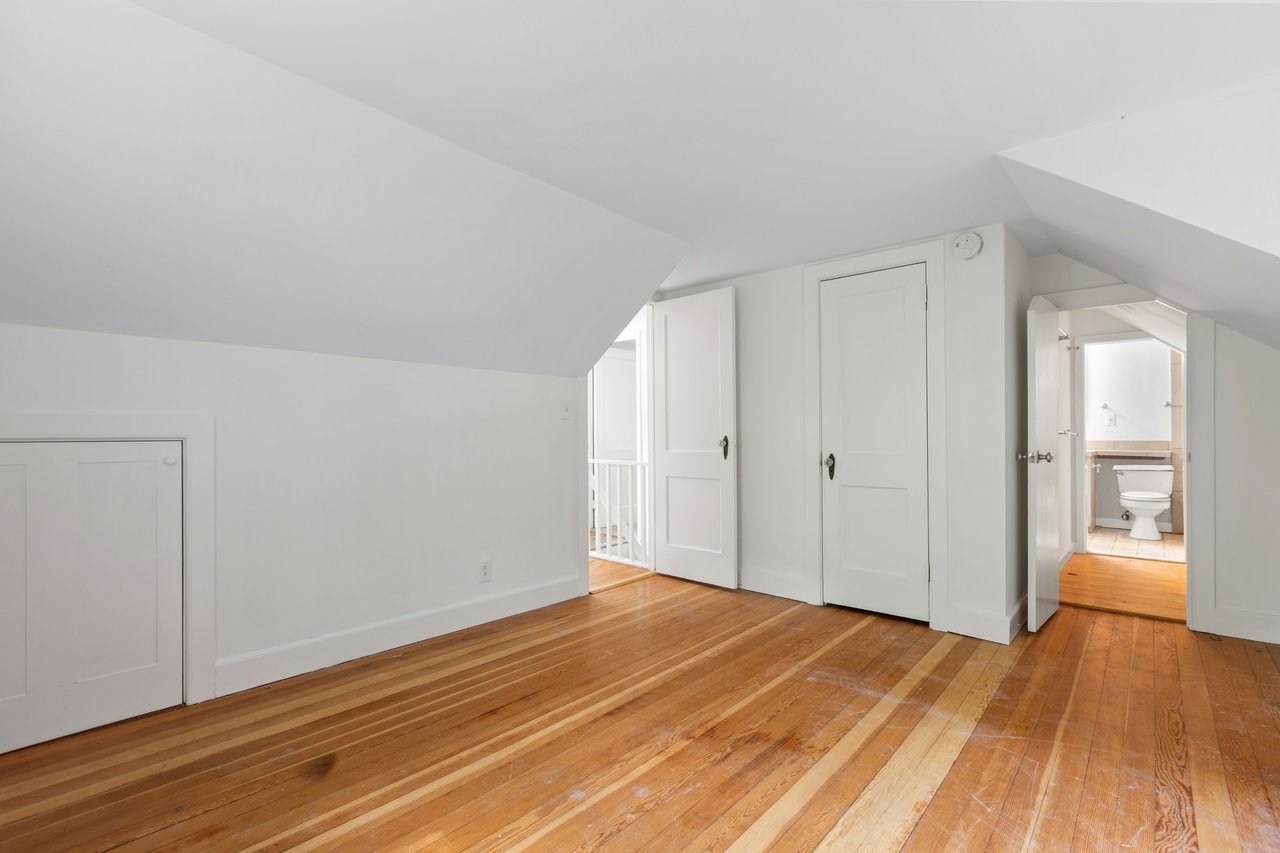 65 Laurelton Road
