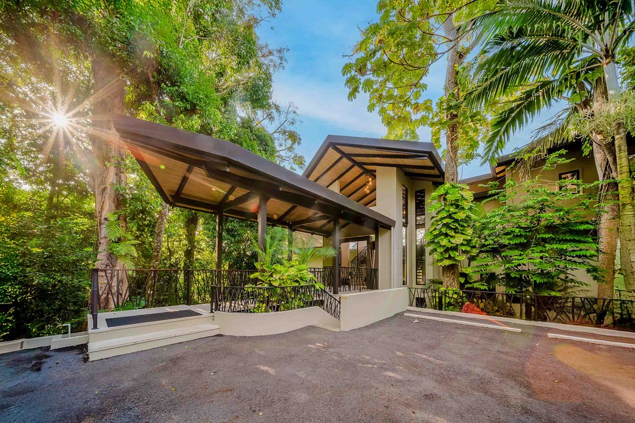 Walk to beach Vista Hermosa Estate Lucrative Contemporary Estate