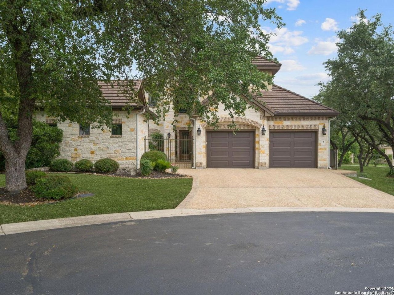 2 Saxby Glen