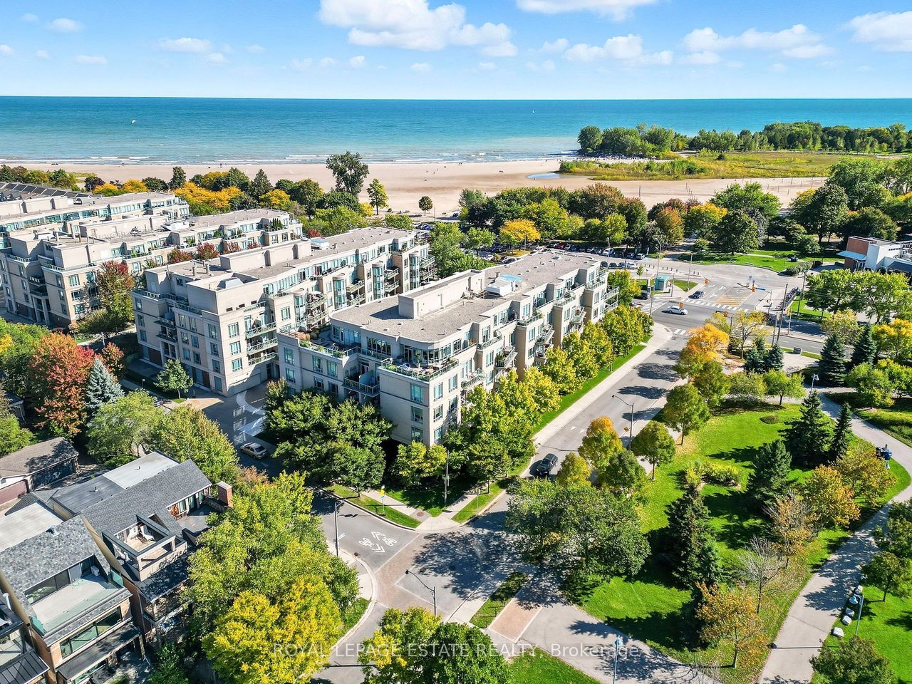 PENTHOUSE MADE FOR WATERFRONT LIVING